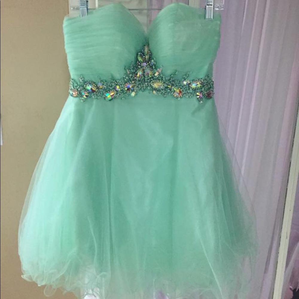 PROM DRESS - Picture 2 of 3